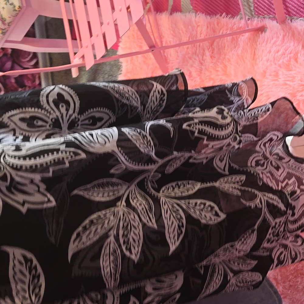 White House Black Market Elegant Black and White Floral Print Dress. - Picture 7 of 15